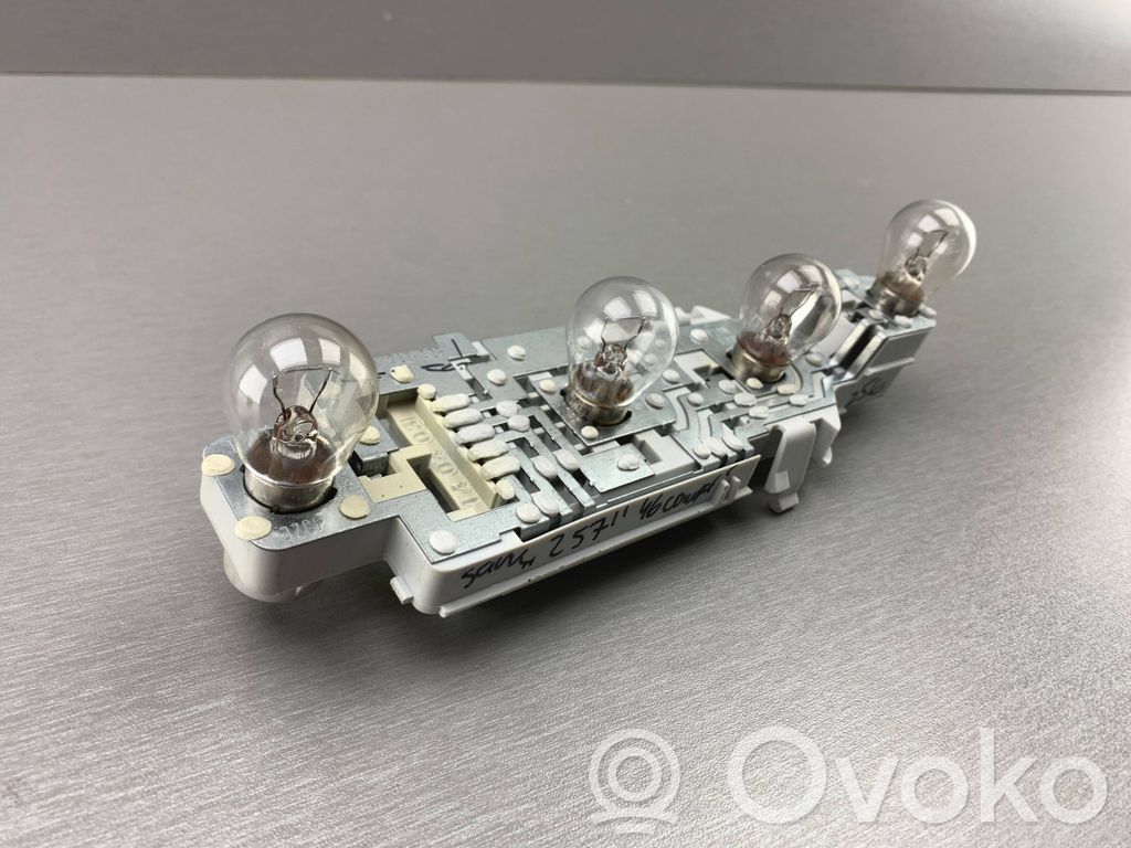 BMW 3 E46 Cubierta del soporte de la lámpara de la luz trasera 