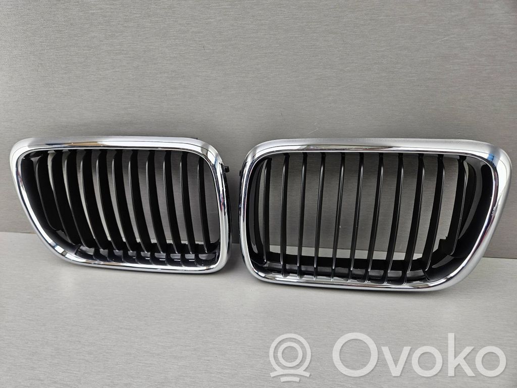 BMW 3 E36 Front bumper upper radiator grill 