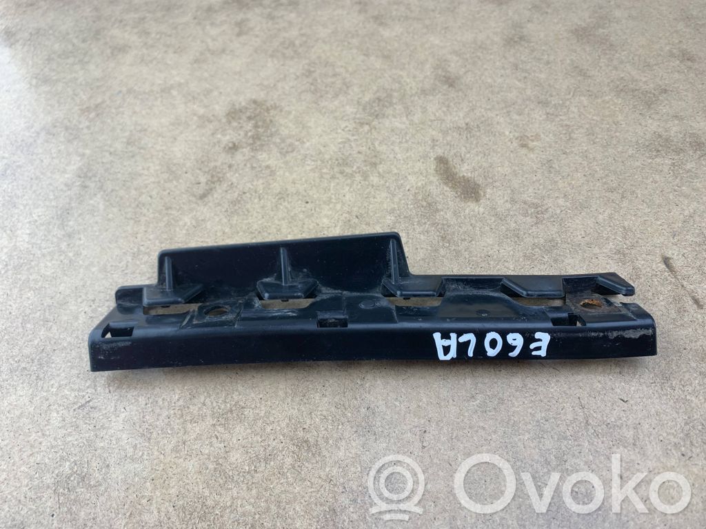BMW 5 E60 E61 Priekšpusē bampera turētājs 
