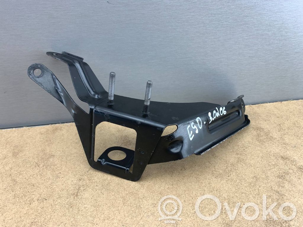 BMW 3 E90 E91 Ohjaustehostimen pumpun kannake 