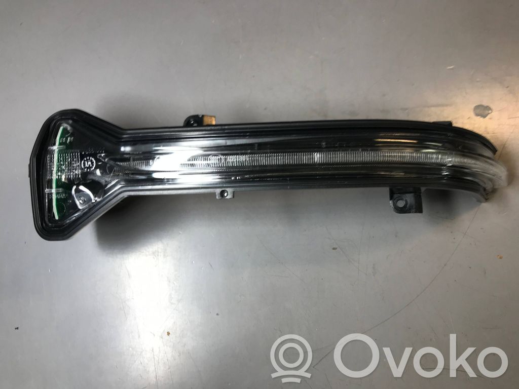 BMW 5 G30 G31 G38 Kierunkowskaz na lusterko boczne 