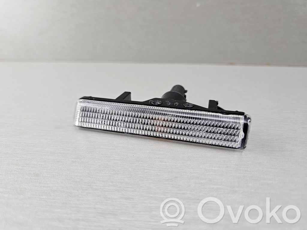 BMW 7 E38 Front fender indicator light 