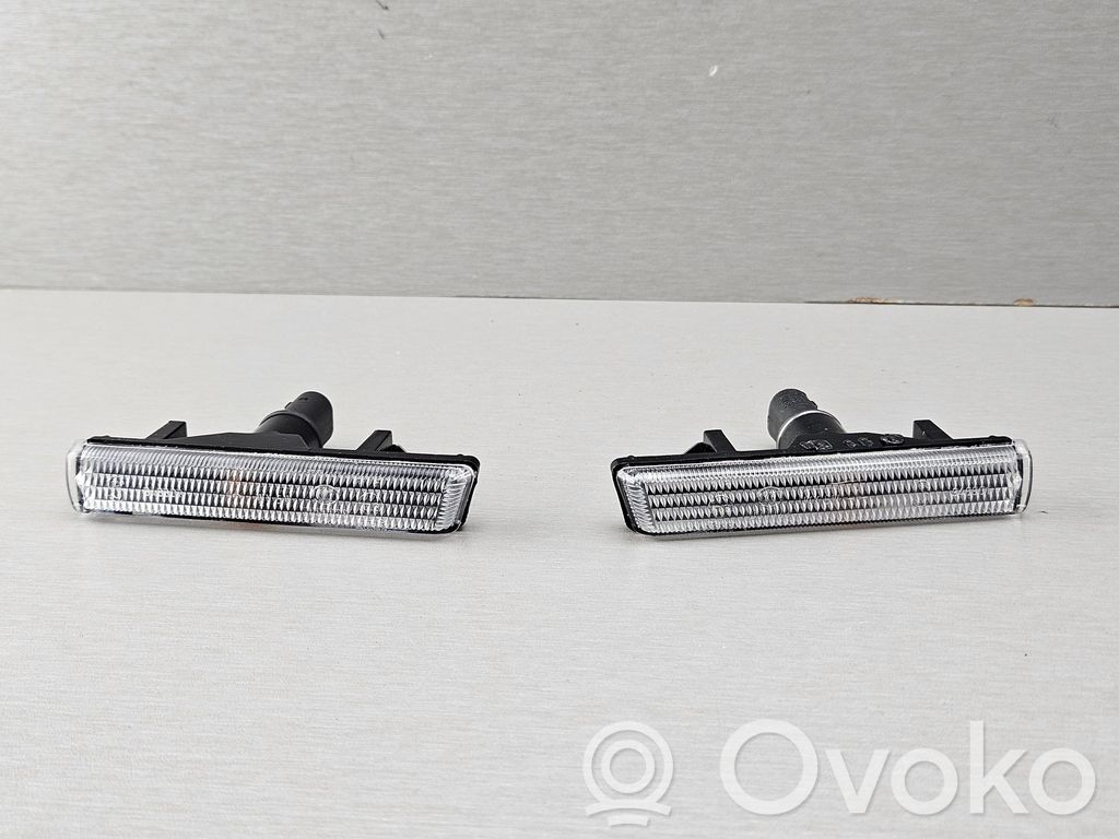 BMW 7 E38 Front fender indicator light 