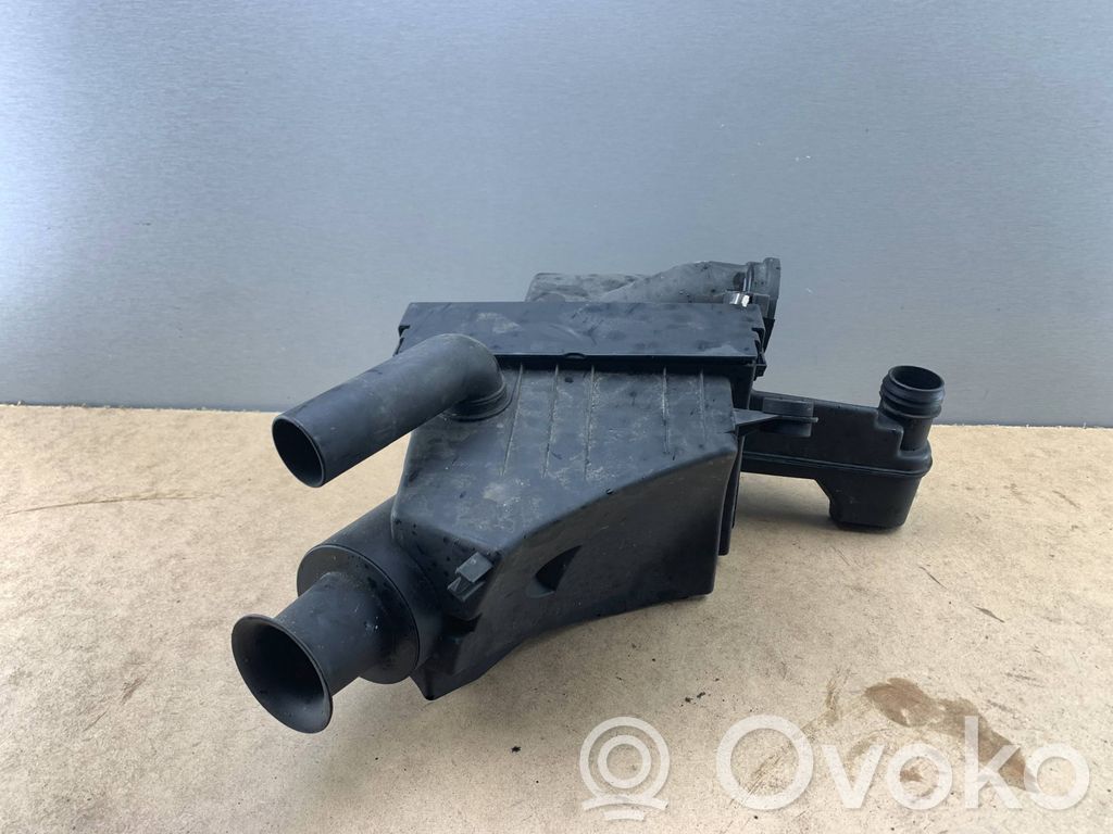 BMW 5 E39 Air filter box 