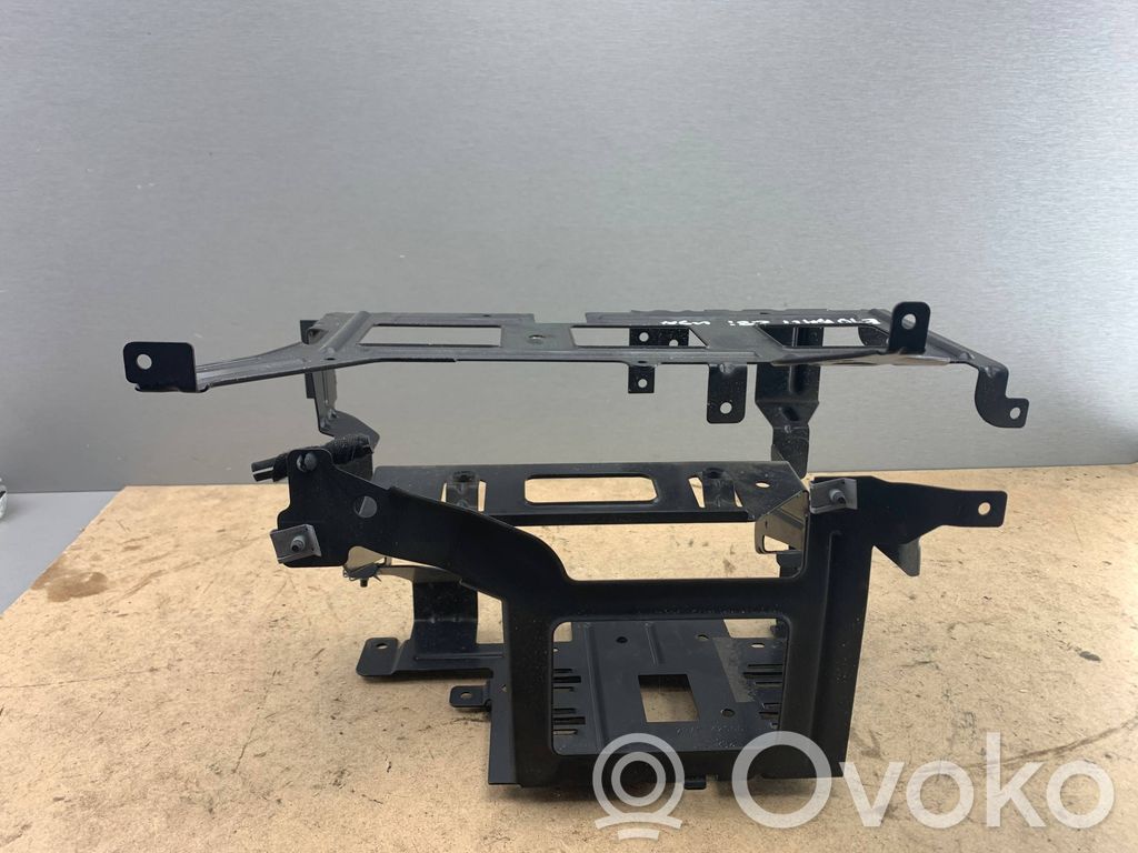 BMW 3 E90 E91 Garso stiprintuvo laikiklis 