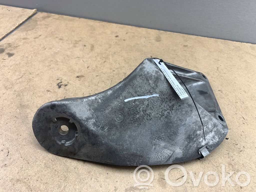 BMW 5 E60 E61 Engine mounting bracket 