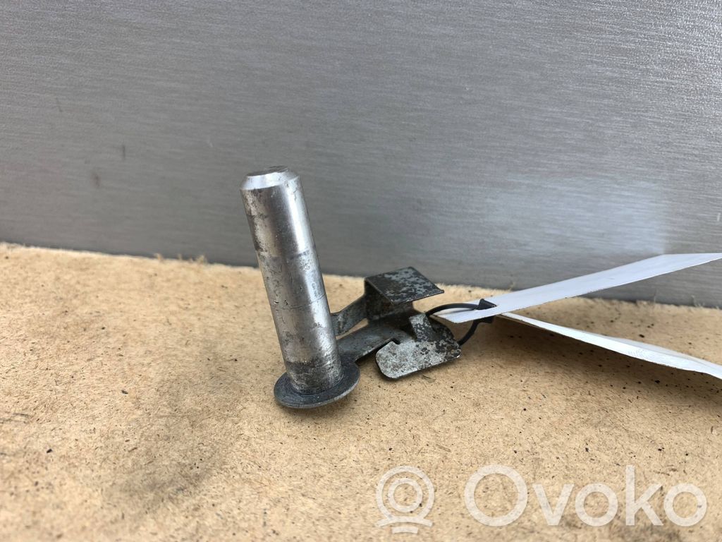 BMW 3 E90 E91 Gear shift cable bracket 