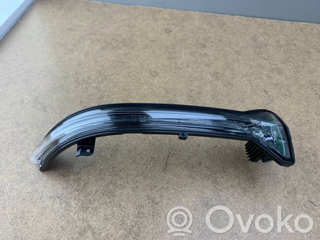 BMW 5 G30 G31 G38 Kierunkowskaz na lusterko boczne 
