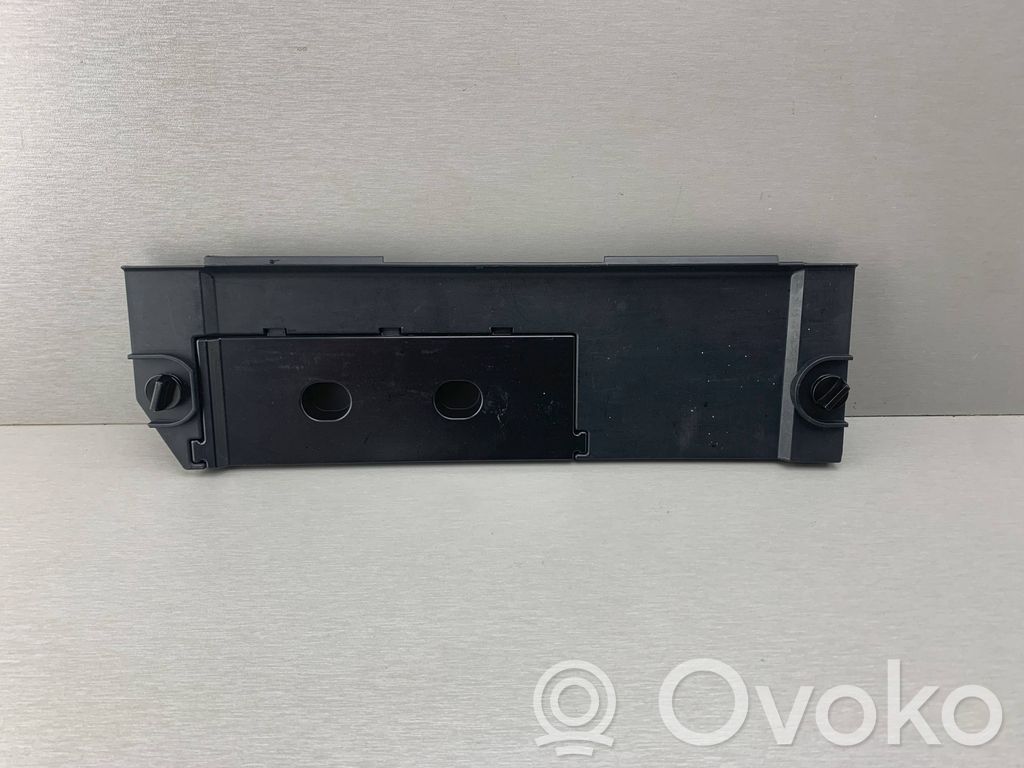 Glove box opening button   7063515,51167063515,7063483,1916197,51167063483,51711916197