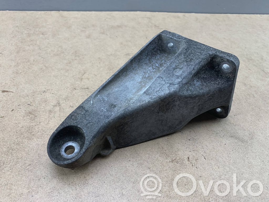 BMW 3 E90 E91 Engine mounting bracket 