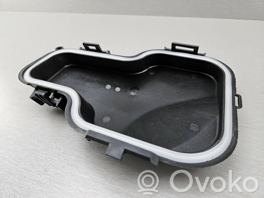 BMW 3 E90 E91 Headlight/headlamp dust cover 