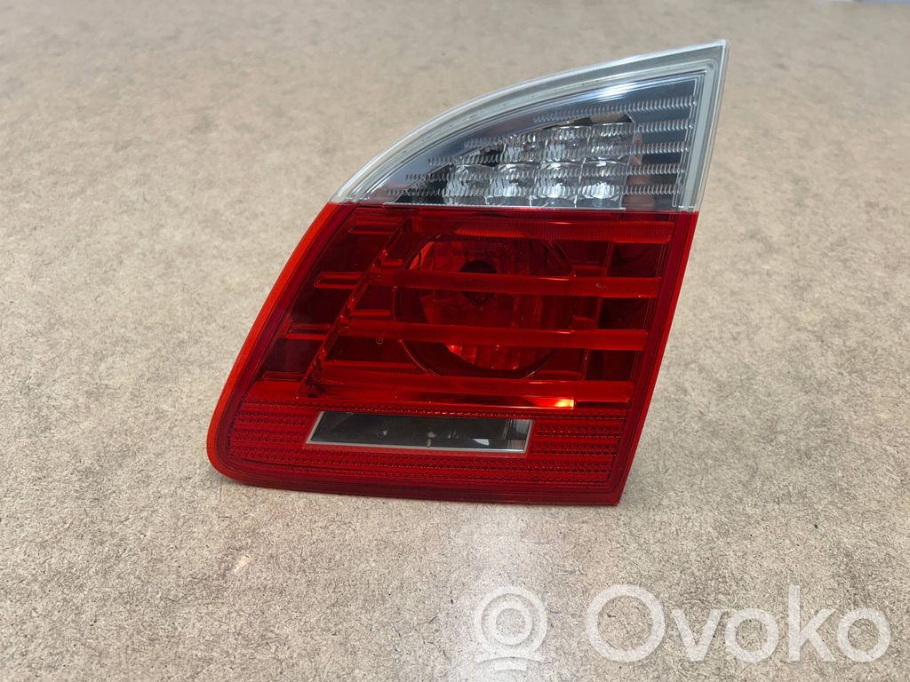BMW 5 E60 E61 Aizmugurējais lukturis pārsegā 