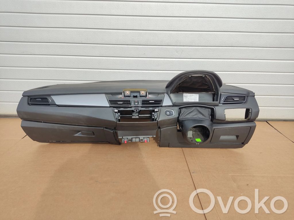 BMW 2 F46 Deska rozdzielcza 