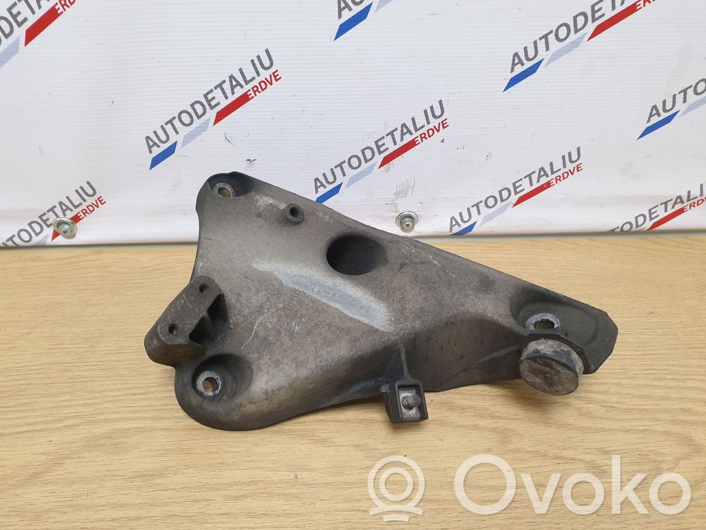 BMW X5 E70 Engine mounting bracket 