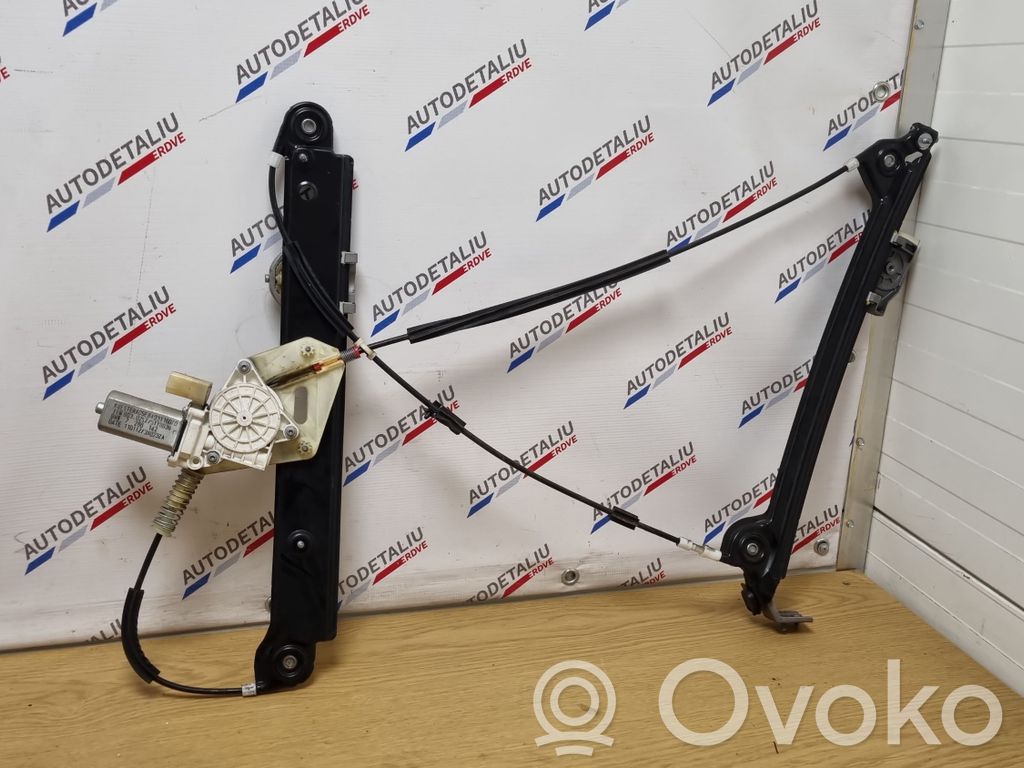 BMW 1 E82 E88 Front door window regulator with motor 