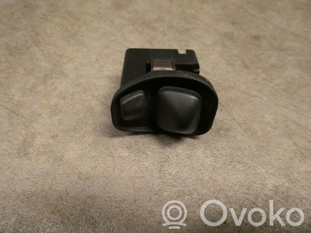 Wing mirror switch   1369331