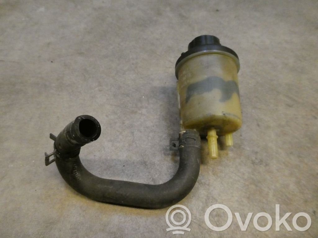 Volvo V70 Ohjaustehostimen nestesäiliö 