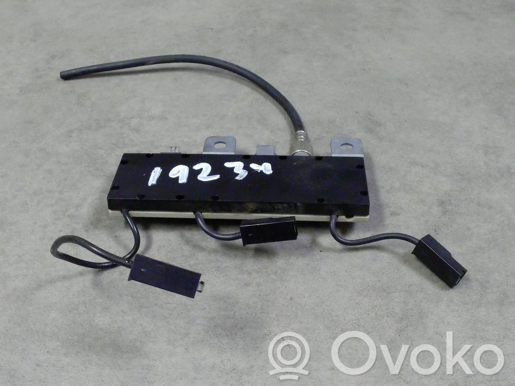 BMW 7 E32 Antenos stiprintuvas 