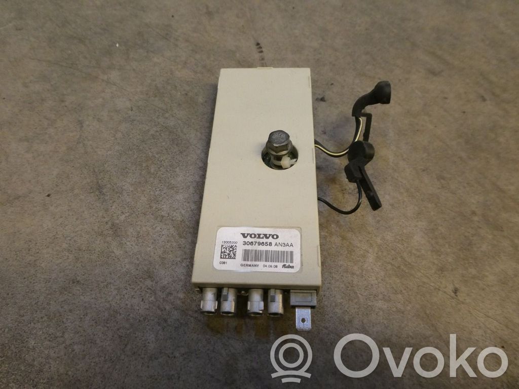 Volvo V70 Antenos stiprintuvas 