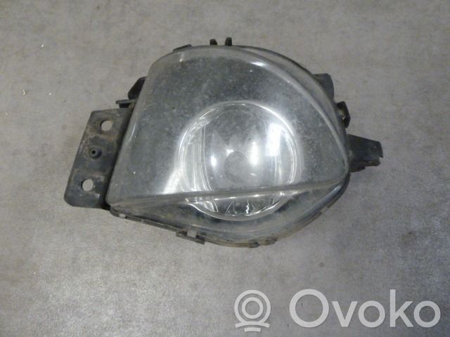 Miglas lukturis priekšā   6948373