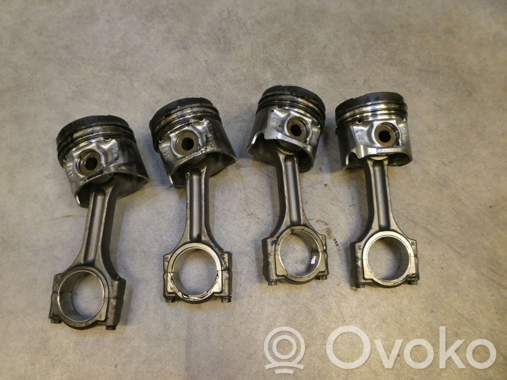 Renault Master II Piston 