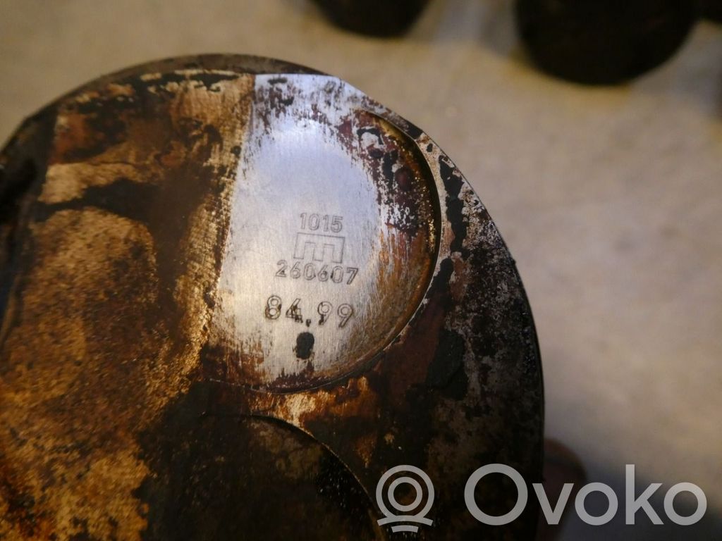Piston   7589540,7558528,7558528