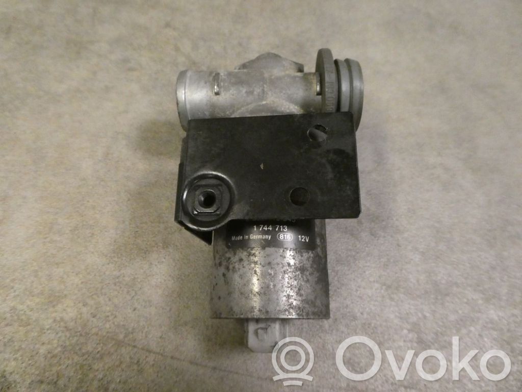 BMW 3 E36 Idle control valve (regulator) 