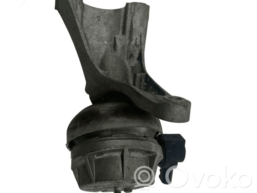 Engine mounting bracket   8D0199379L,8D0199379L