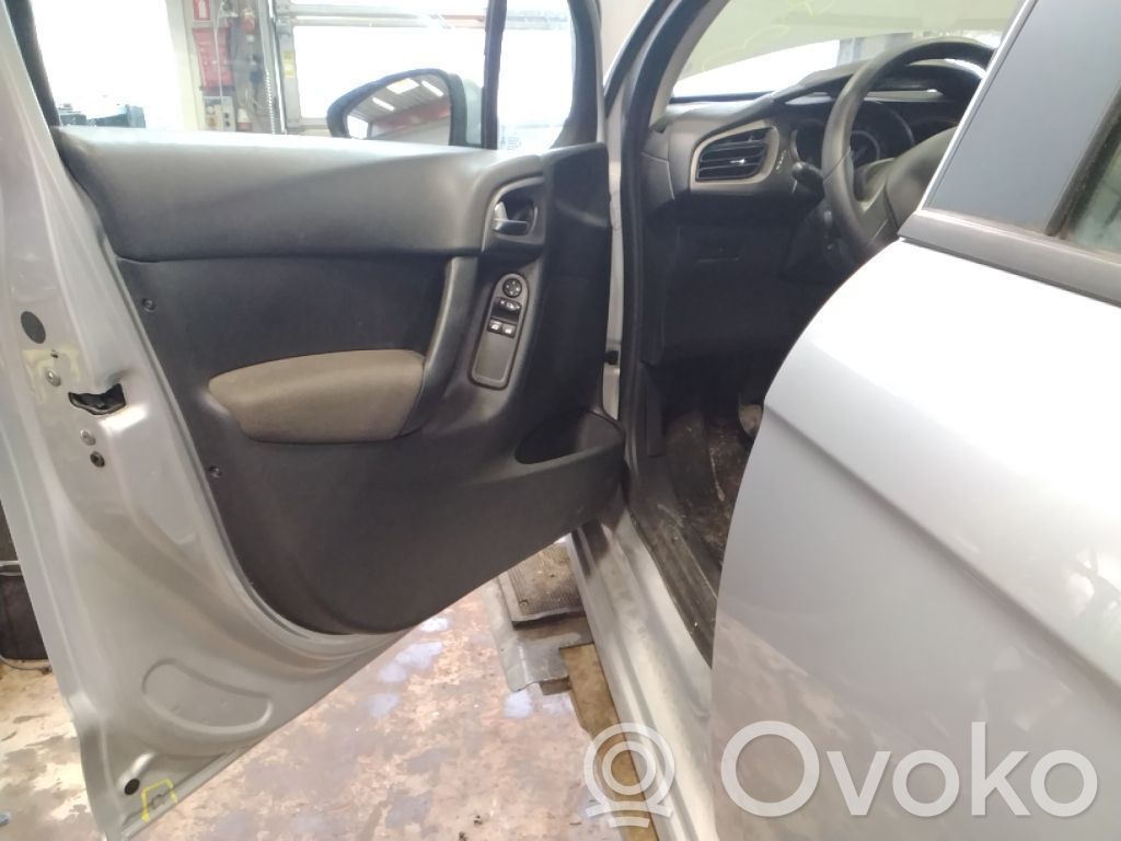 Apšuvums aizmugurējām durvīm   9345N8