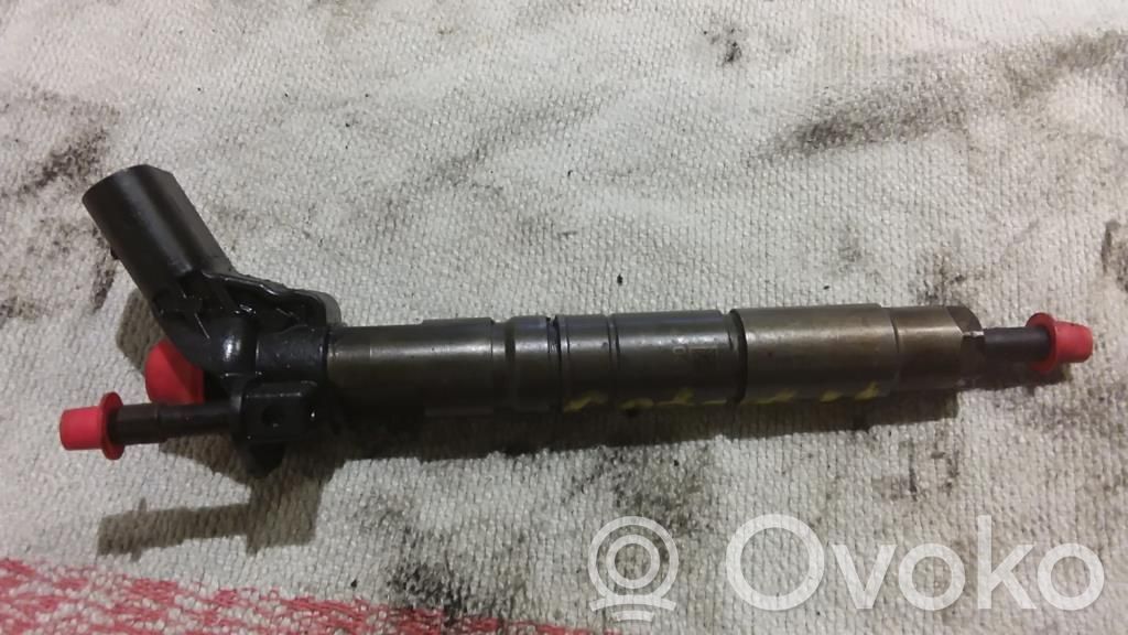 Inyector de combustible   A6420701187