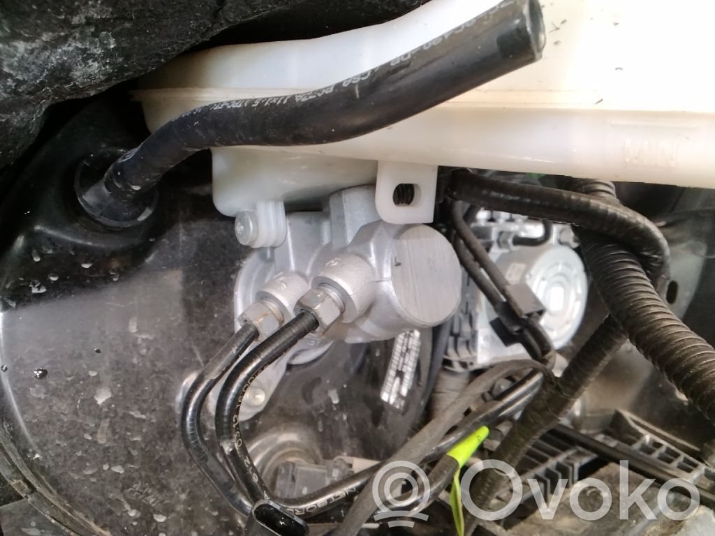 Ford Mondeo MK V Pääjarrusylinteri 