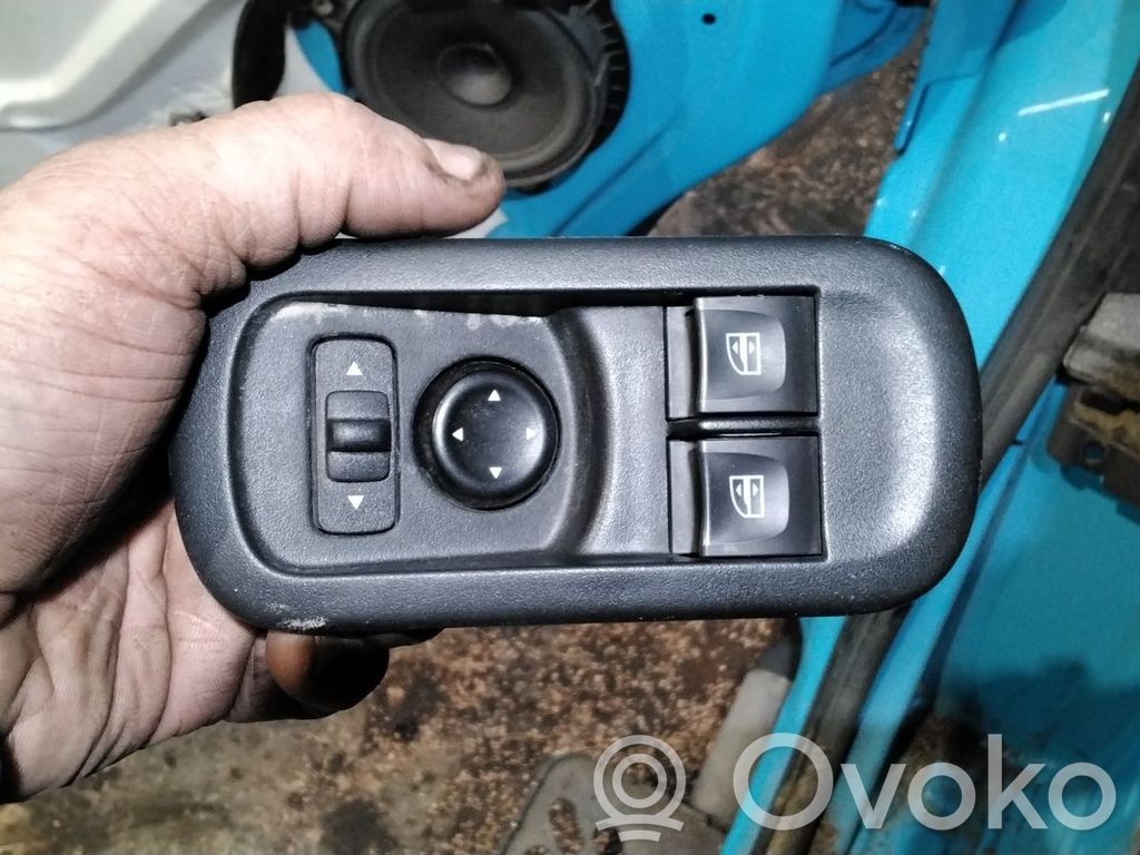 Renault Master III Interruptor del elevalunas eléctrico 