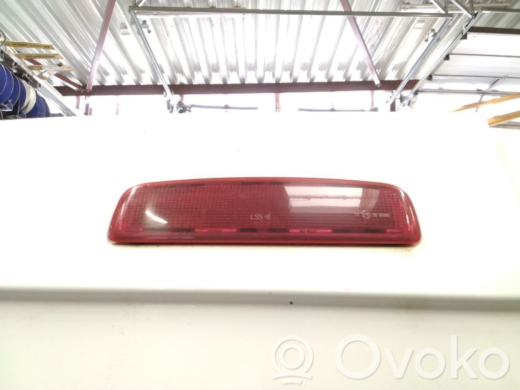 Kolmas/lisäjarruvalo   265900171R