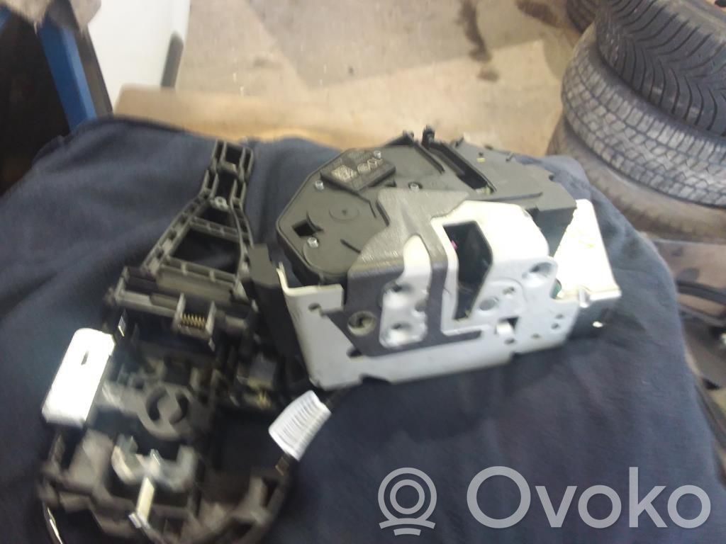 Audi Q5 SQ5 8R Keskuslukituksen moottori 