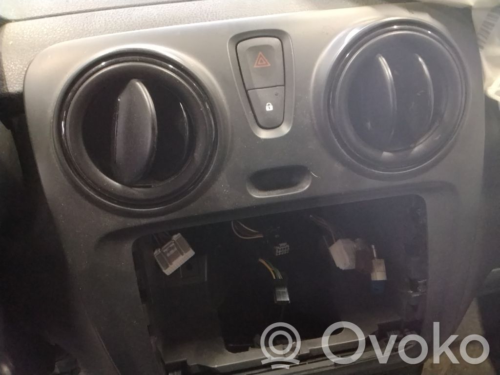 Dacia Dokker Centrālais gaisa ventilācijas režģis 