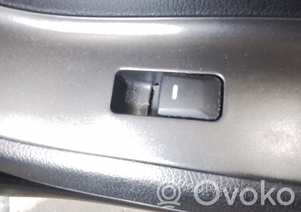 Electric window control switch   935751Y000