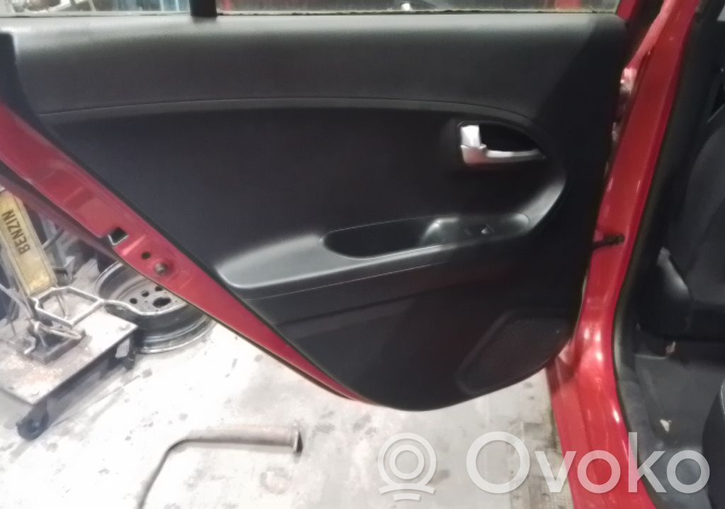 KIA Picanto Apšuvums aizmugurējām durvīm 