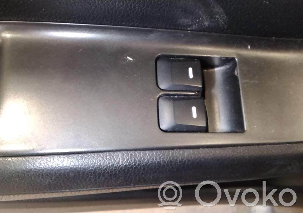 Electric window control switch   935701Y000
