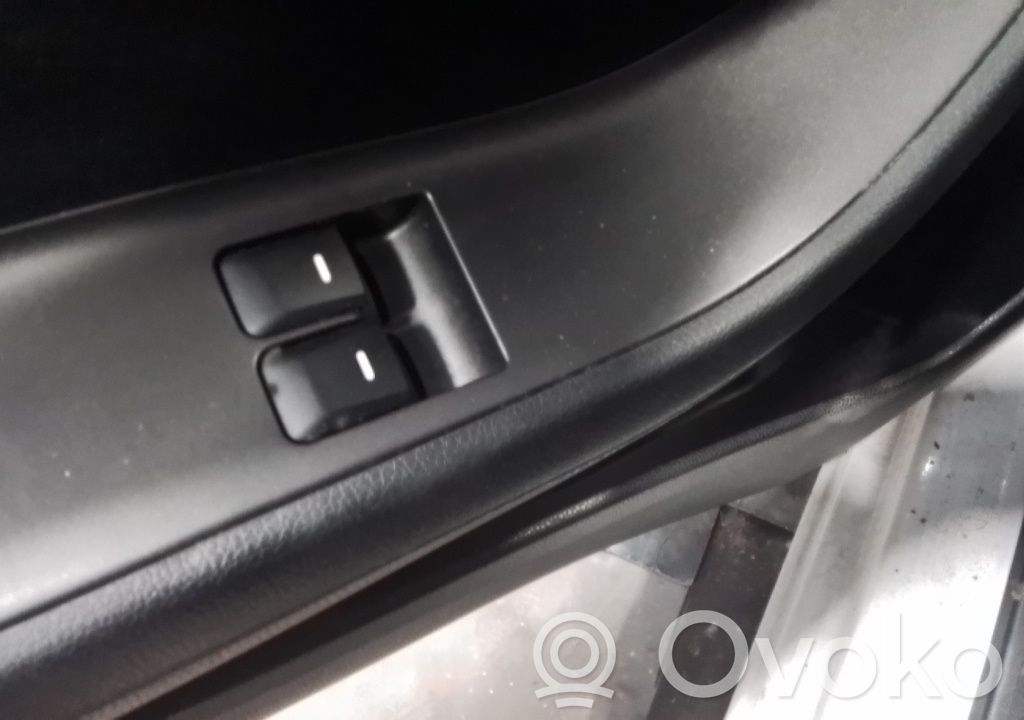 Electric window control switch   935701Y500