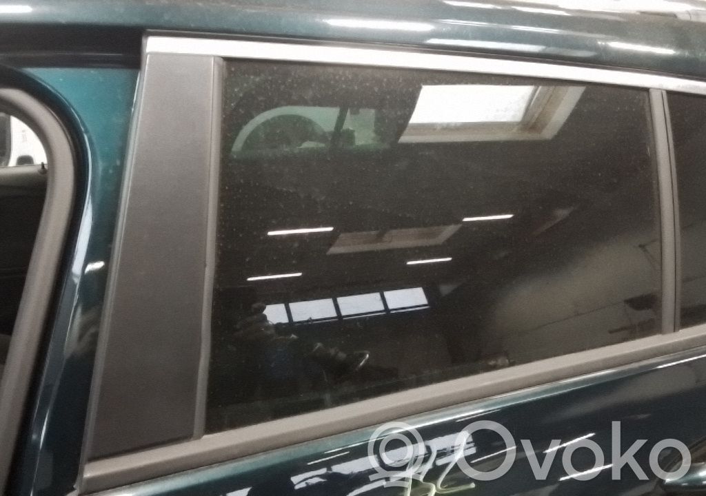 Opel Astra K Luna de la puerta delantera cuatro puertas 