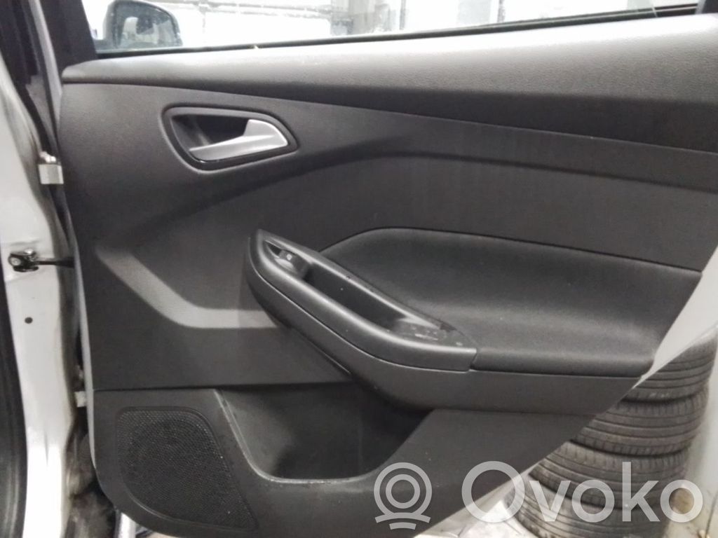 Ford Focus Apšuvums aizmugurējām durvīm 