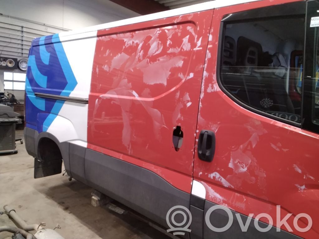 Iveco Daily 6th gen Puerta corrediza 