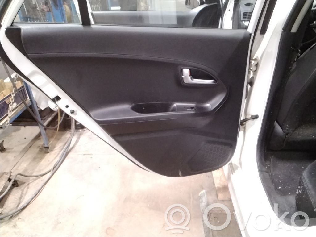 KIA Picanto Apšuvums aizmugurējām durvīm 