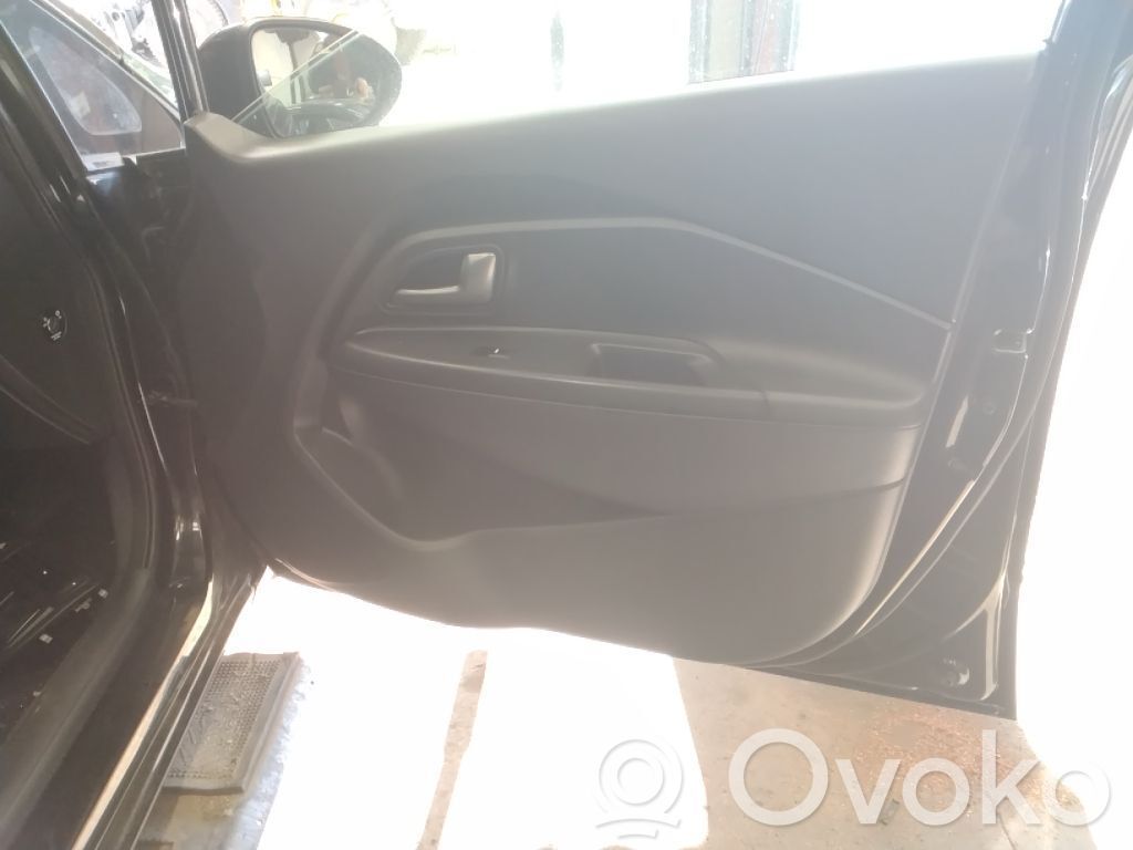 Apšuvums aizmugurējām durvīm   823081W025HU