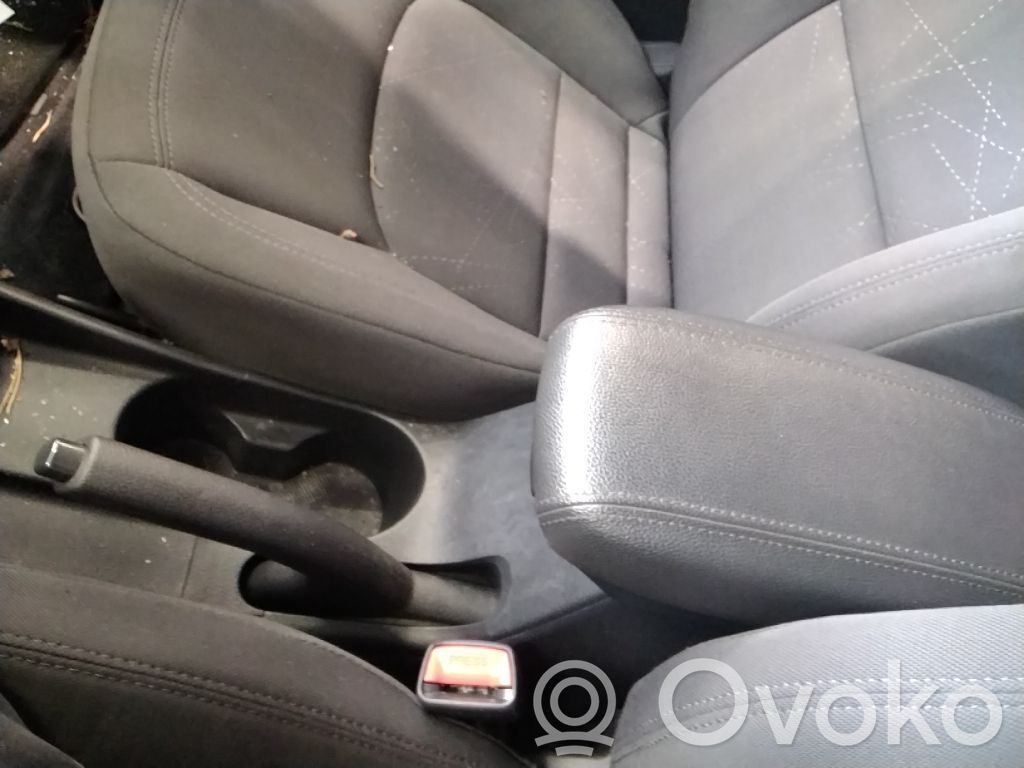 Cotieră   846601W000HU