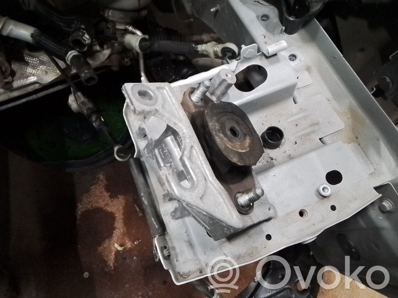 Gearbox mount   112202558R