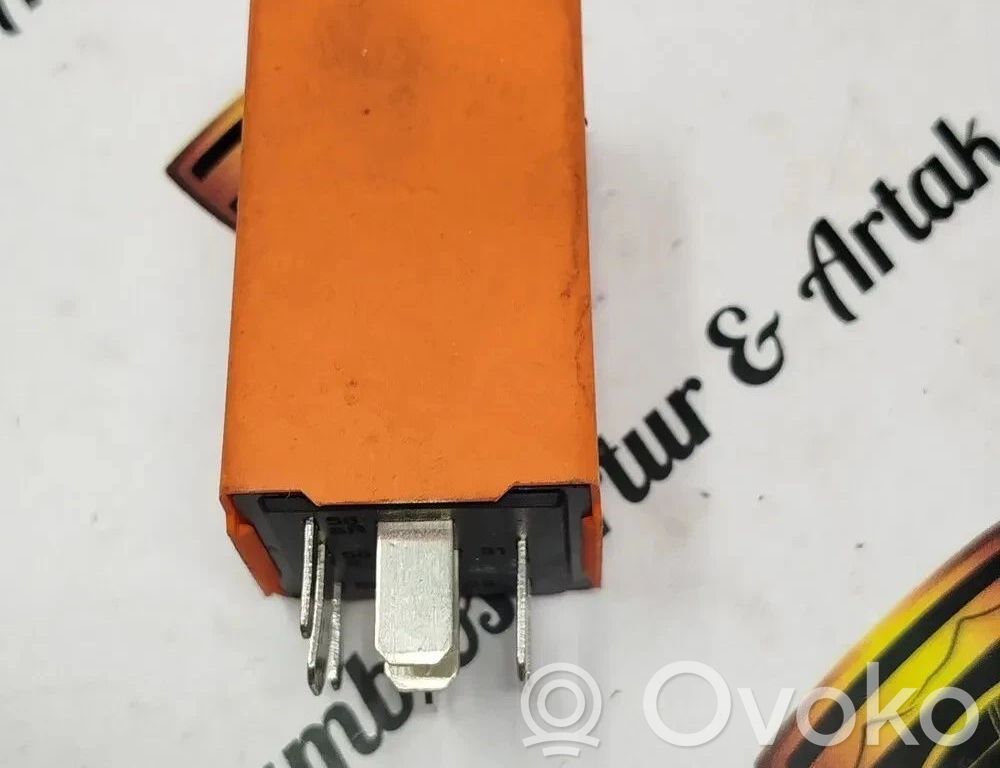 Light relay   28349070