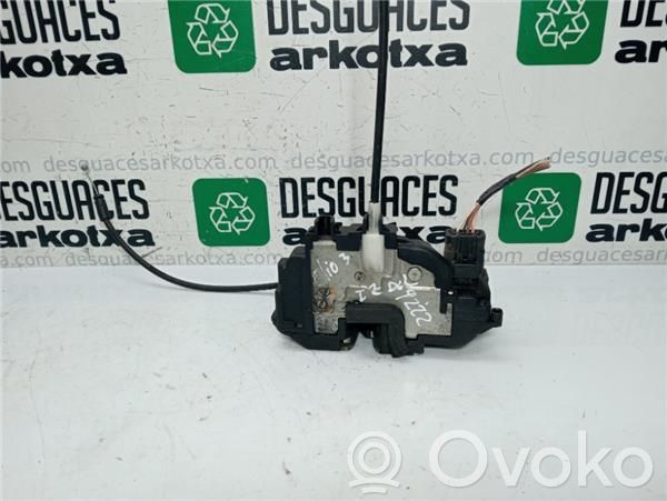 Renault Clio III Front door lock 
