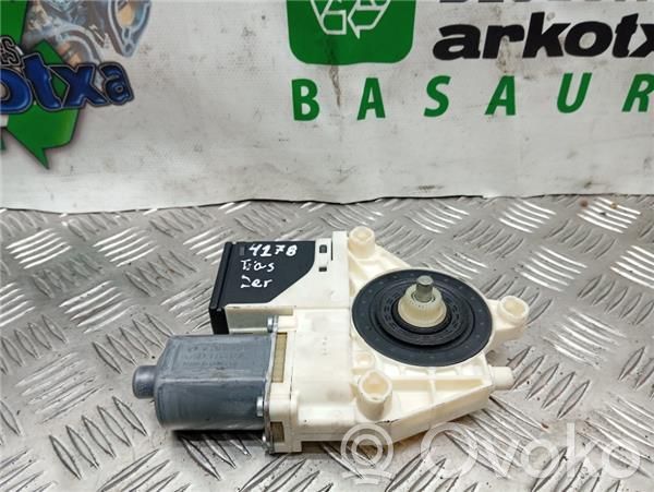 Vent window/glass motor