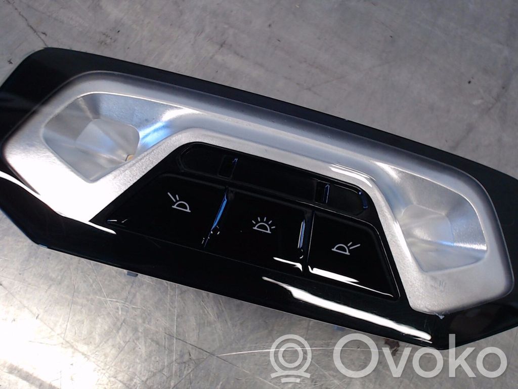 BMW 3 G20 G21 Lampka podsufitki tylna 